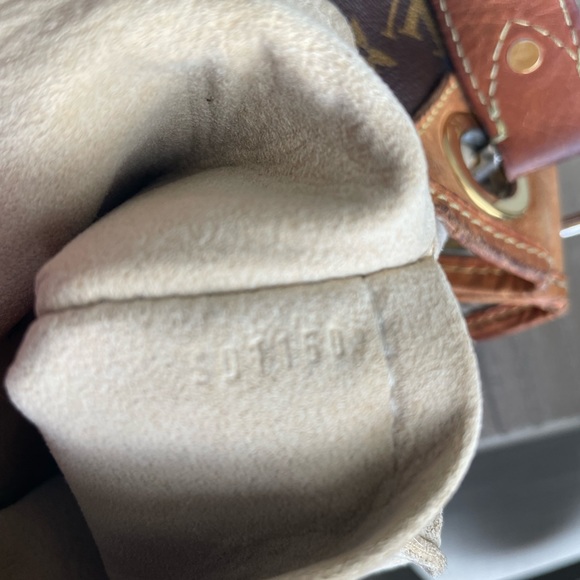 Louis Vuitton discontinued galliera GM authentic. Very loved, needs some TLC. - Picture 7 of 7